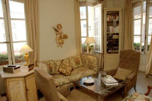 smith_francesrodney-apt-in-paris-living-room