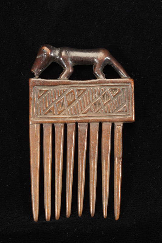 Hair Comb with Animal Finial