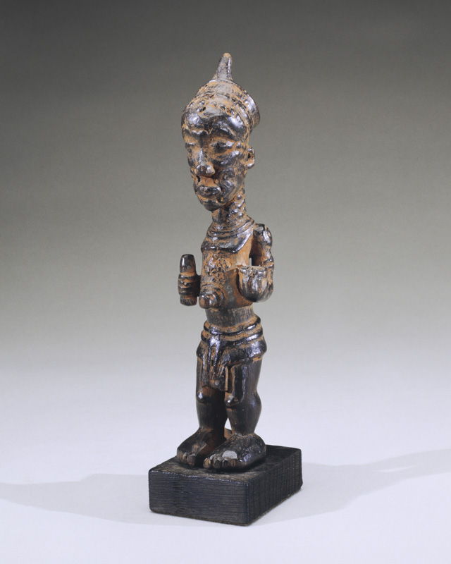 Standing Female Figure (lupfingu)